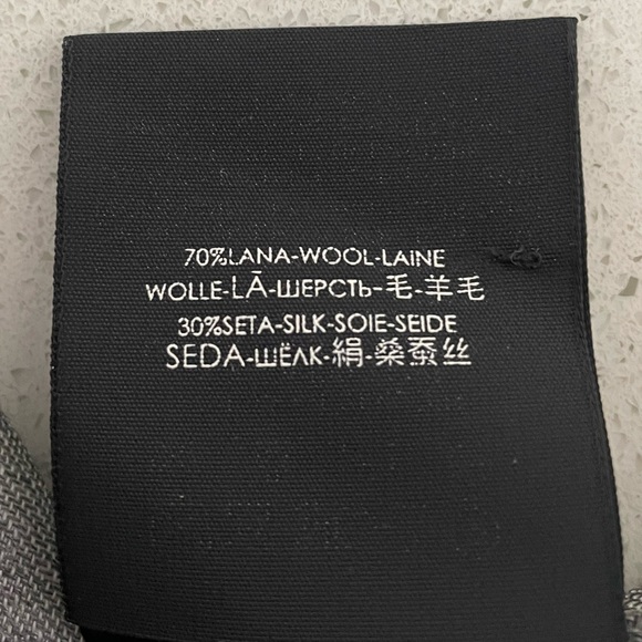 AUTHENTIC Gucci Grey Scarf - Picture 5 of 5